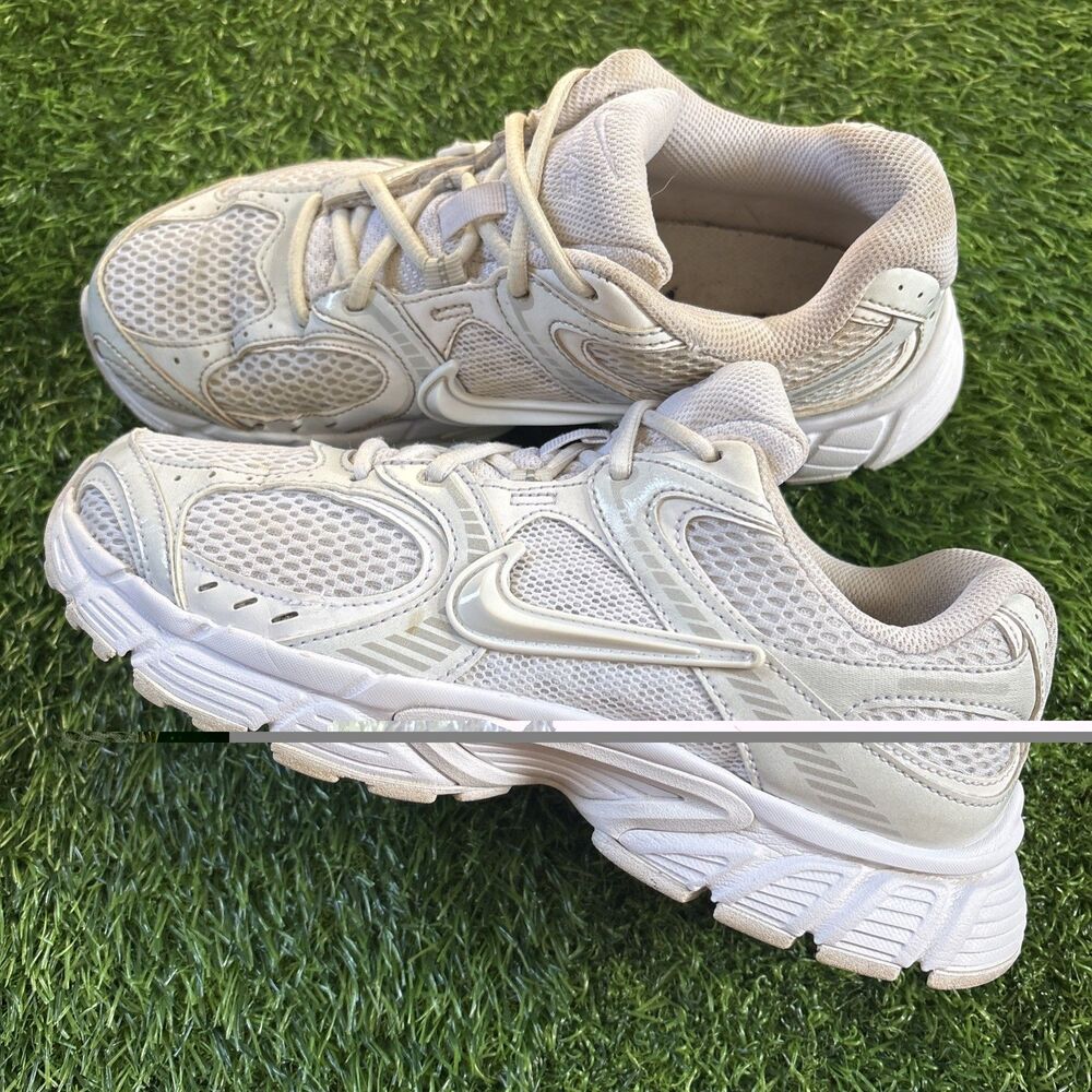 Nike V5 RNR White Sneaker Walking Comfort Shoes HQ7901-101 Women’s Size 8